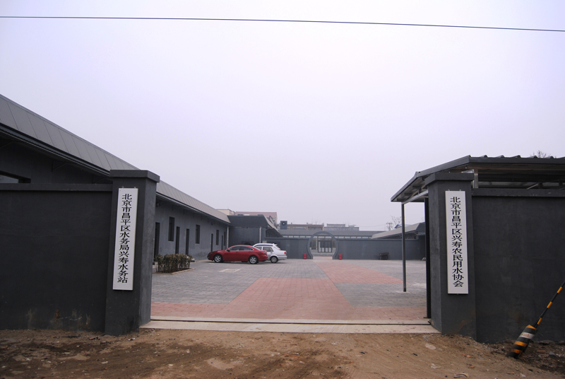 &emsp;&emsp;�����͜ؿ՚�Դ���1200ƽ�ײ�ů���乤��֮�����в�ƽ�^ˮ�YԴ���d��ˮ����������վ