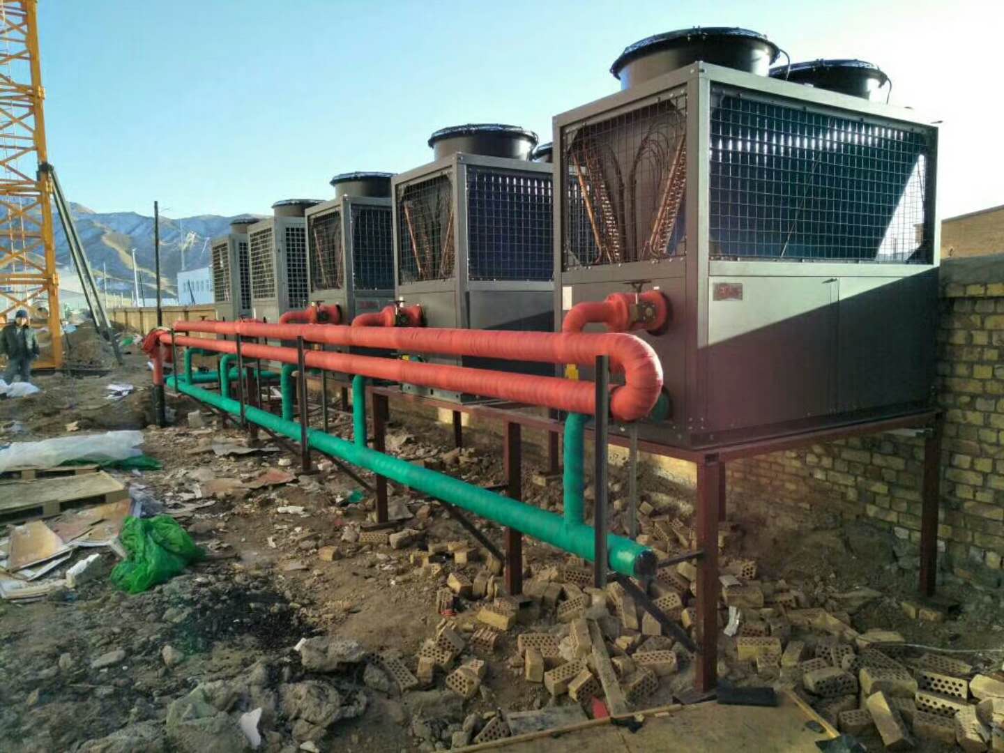 新疆京魚兒酒店5臺超低溫空氣源熱泵供暖機組 新疆京魚兒酒店5臺超低溫空氣源熱泵供暖機組