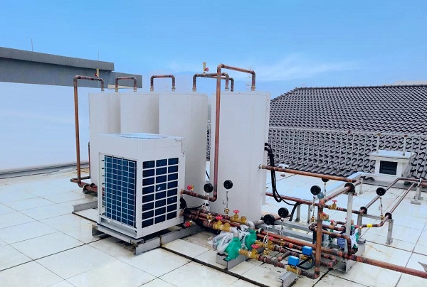 學(xué)前部空氣源熱泵熱水器實(shí)拍 學(xué)前部空氣源熱泵熱水器實(shí)拍